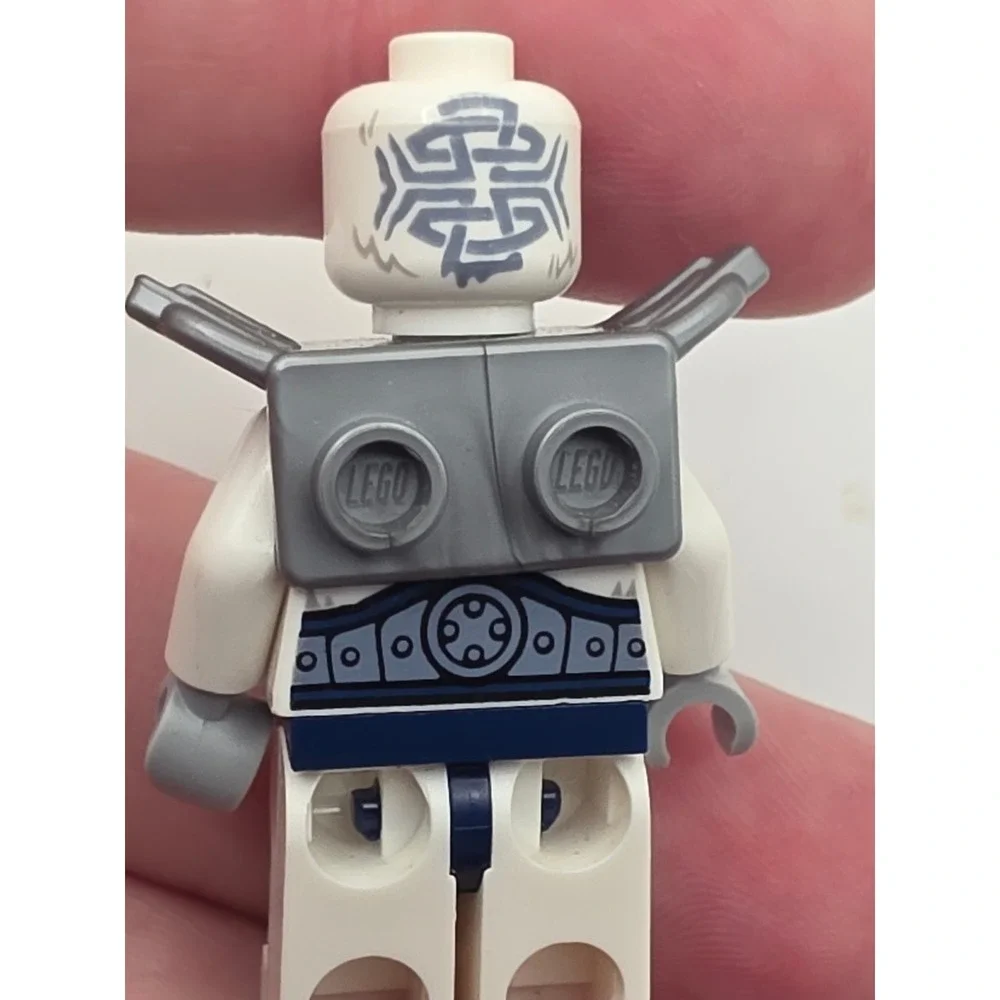 LEGO Ice Bear Warrior Minifigure White Good Condition Mask Shoulder Pads Armour